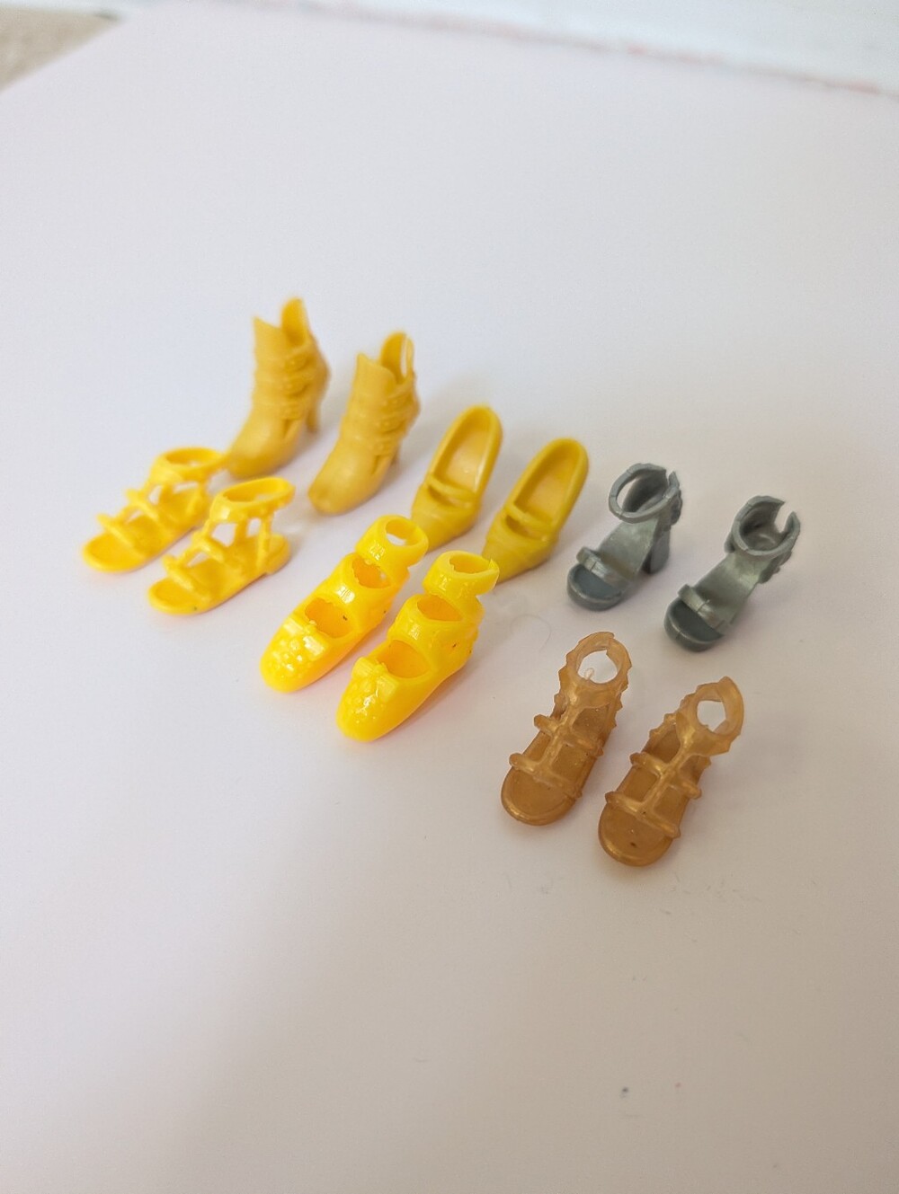 Lot Of 6 Pairs Fashion Doll Plastic Shoes, Boots & Sandals Yellow Barbie Doll